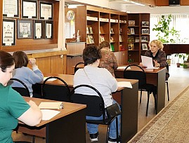 Члены ВОС приняли участие в подготовке к «Тотальному диктанту» по русскому языку в Российской государственной библиотеке для слепых