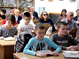 Инвалиды по зрению Свердловской региональной организации ВОС показали своё мастерство чтения на областном конкурсе брайлистов «Уральский волшебник Бажов»