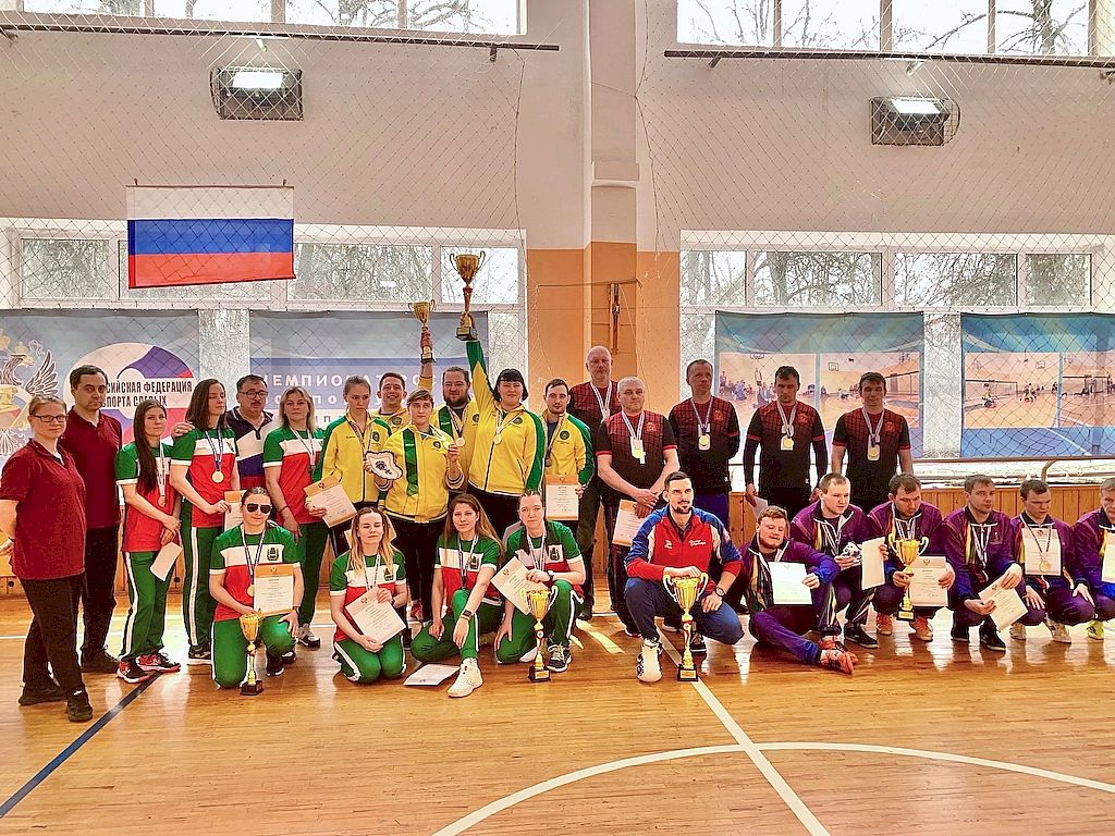 На фотографии в Спортивном зале участники чемпионата России по торболу.