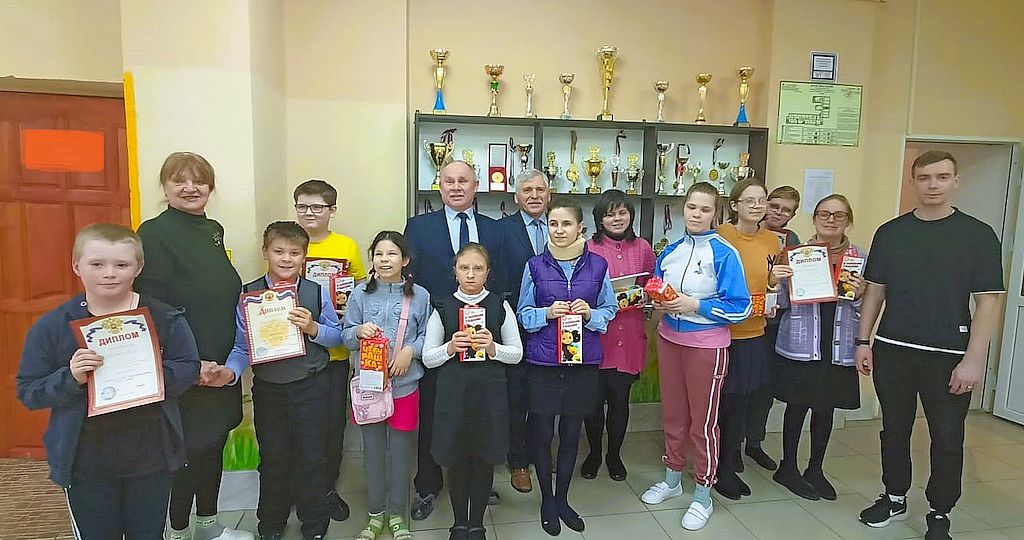 Председатель Владимирской РО ВОС С. В. Войнов посетил школу-интернат для слепых и слабовидящих детей города Владимира