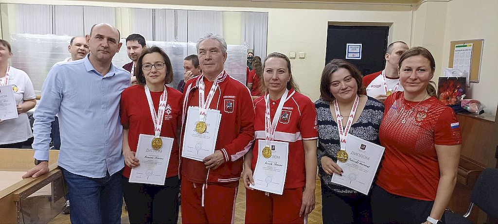 Призёры и победители Чемпионата с дипломами и медалями