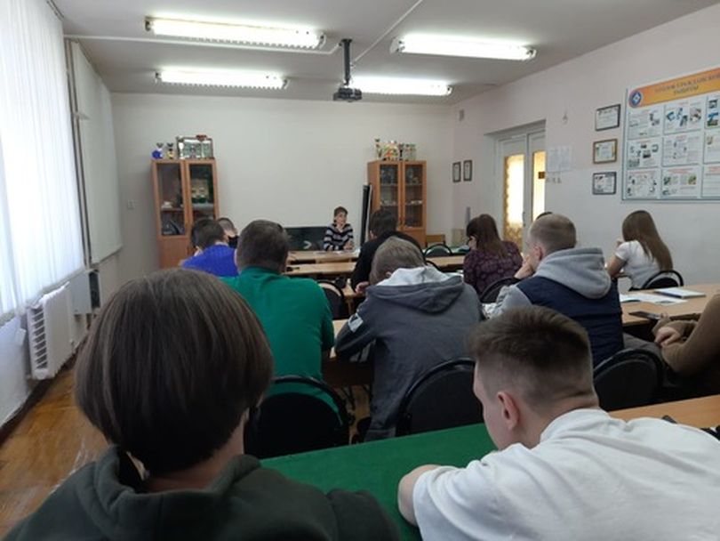 Специалисты Костромской МО ВОС проводят лекцию для студентов