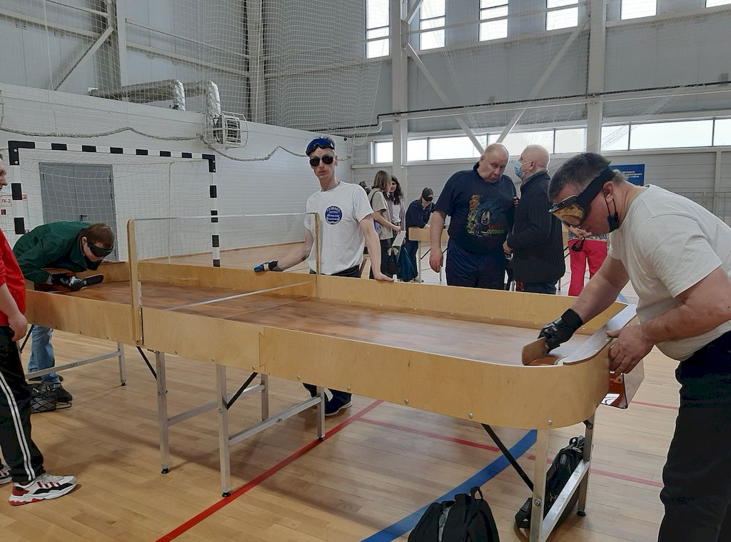 Члены Кемеровской РО ВОС состязаются в дисциплине "Настольный теннис для слепых"