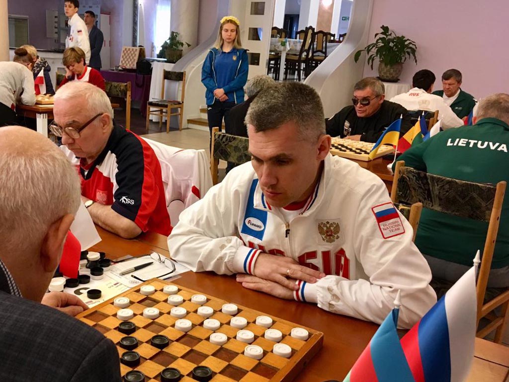 Д. В. Андреев на международных соревнованиях по 100-клеточным шашкам
