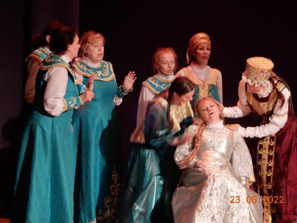 Артисты Санкт-Петербургской РО ВОС исполняют свои партии в опере