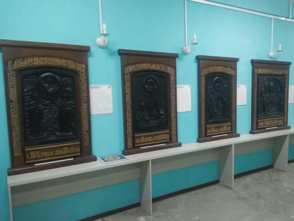 Выставка тактильных икон в Кемеровском Доме культуры ВОС