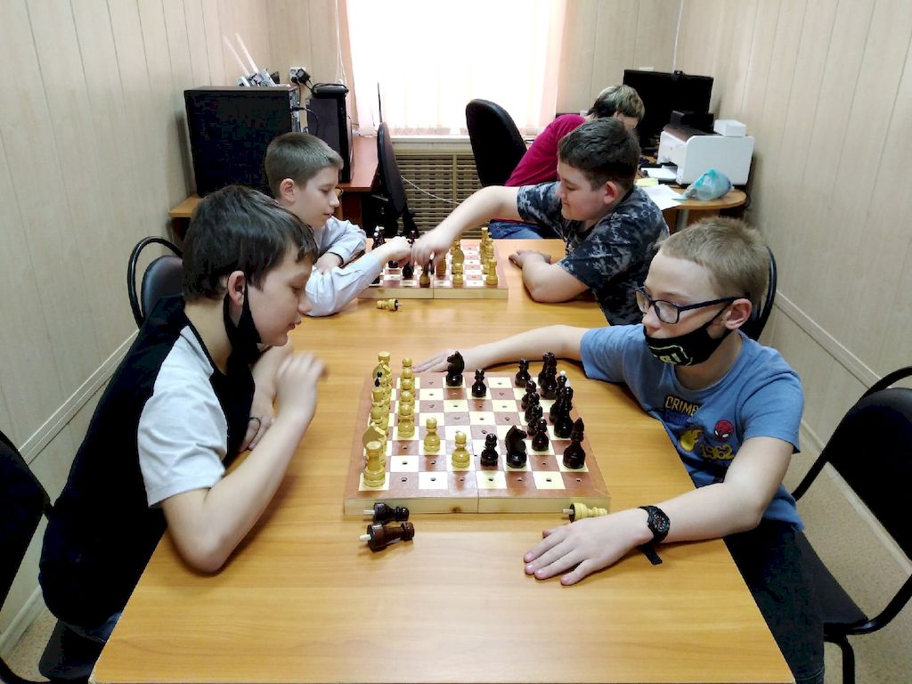 Соревнования по шахматам среди юных гроссмейстеров
