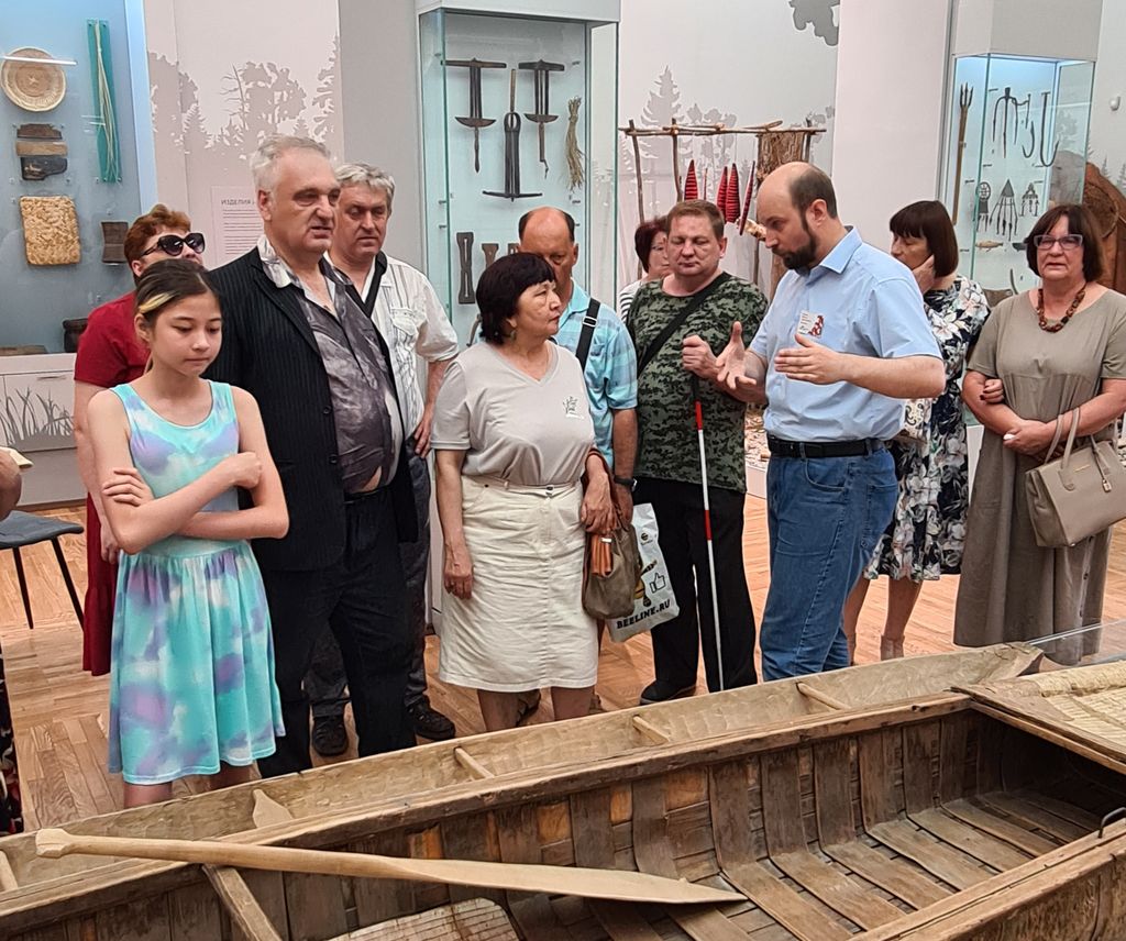 Активисты Хабаровской РО ВОС на экскурсии в краеведческом музее