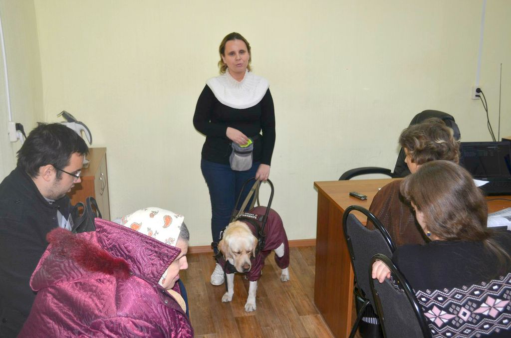 Инвалид по зрению Курской РО ВОС со своей собакой-проводником