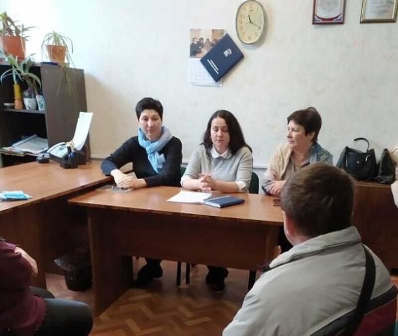 Представители ЦЗН Калининградской области рассказывают инвалидам по зрнеию об актуальных вакансиях