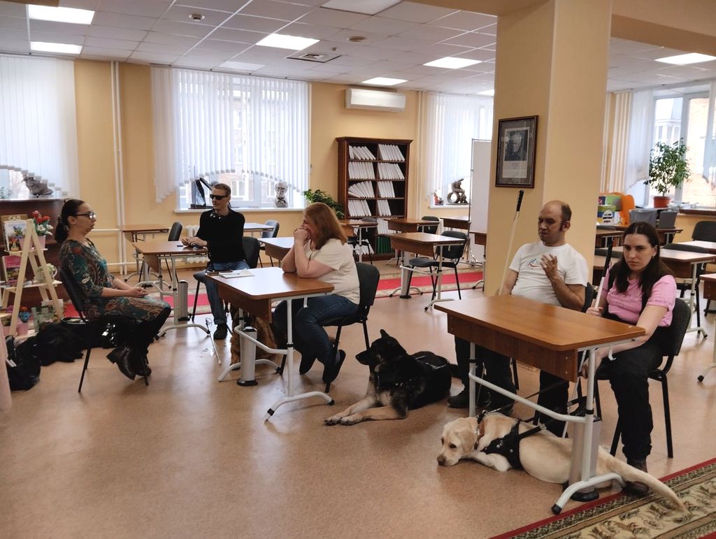 Встреча владельцев собак-проводников в специальной библиотеке
