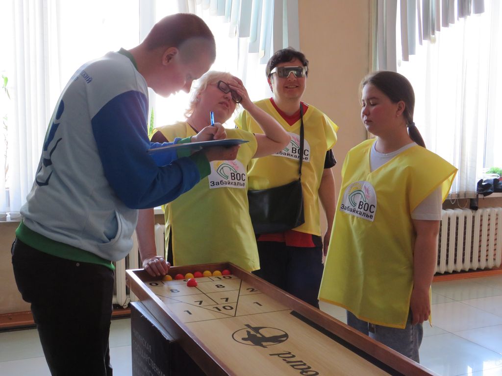 Этап фестиваля в виде соревнований по настольным играм для слепых