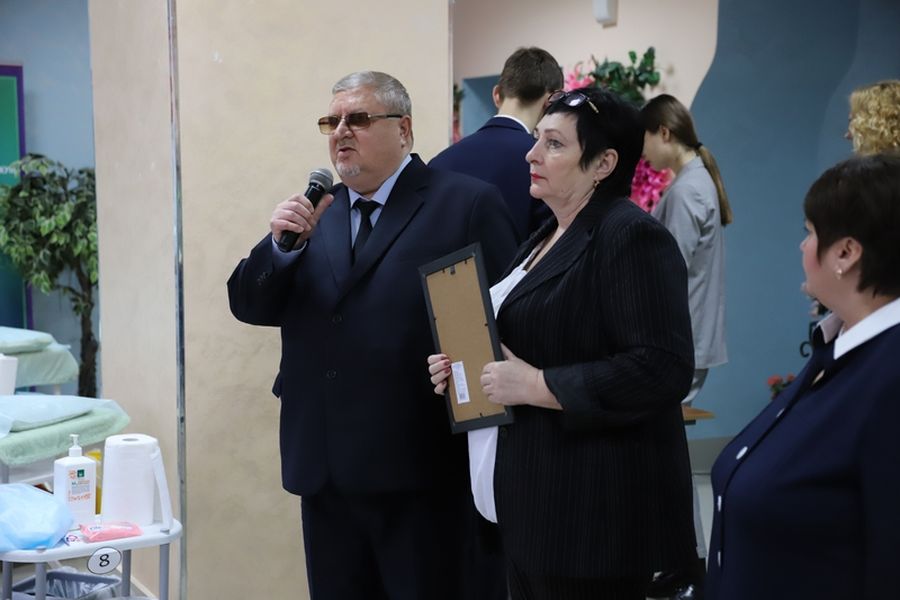 Выступление председателя Брянской РО ВОС А. А. Сычёва перед гостями и участниками конкурса