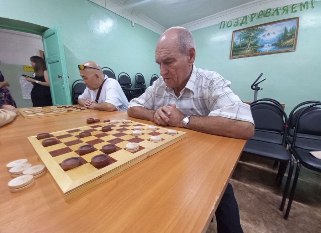 Активисты Оренбургской РО ВОС участвуют в состязаниях по шашкам