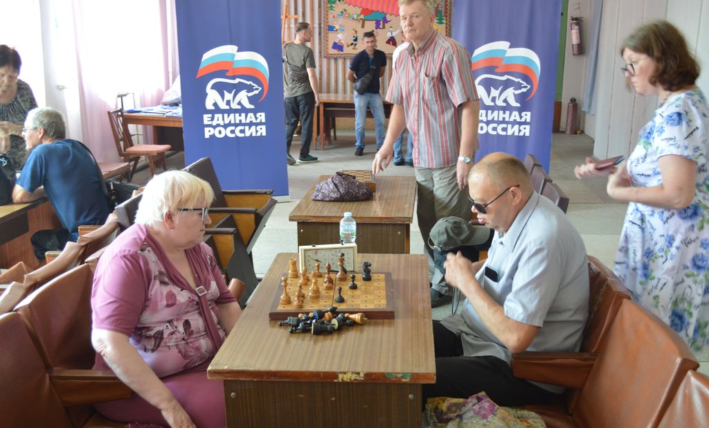 Шахматисты Донецкой РО ВОС проводят дебютные партии