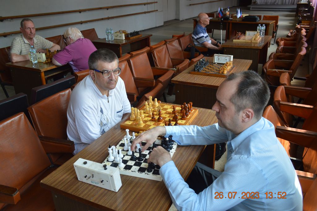 Незрячие шахматисты в ходе финальных партий шахматного турнира