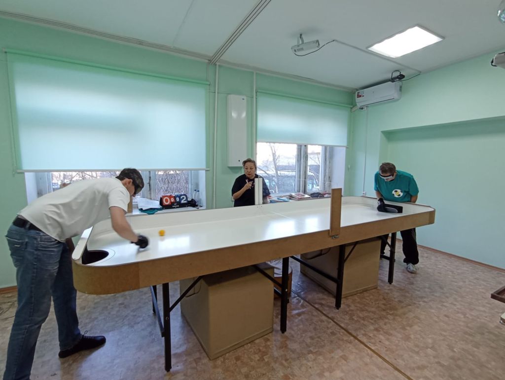 Активисты Забайкальской РО ВОС играют в настольный теннис для слепых