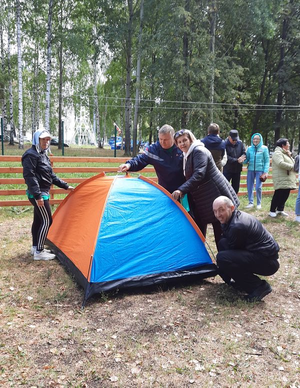 Команды местных организаций Удмуртской РО ВОС участвуют в этапе по сборке и установке туристической палатки
