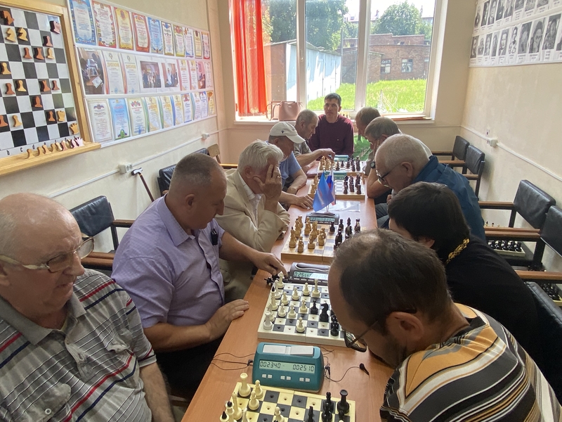 Члены Брянской РО ВОС играют в быстрые шахматы