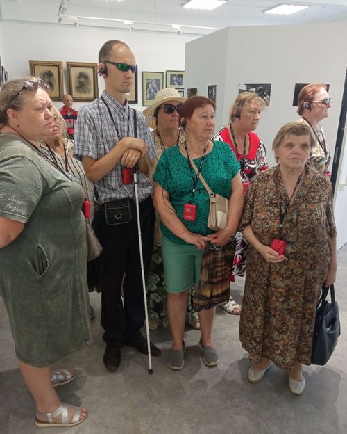 Члены ВОС на экскурсии в музее фотографии