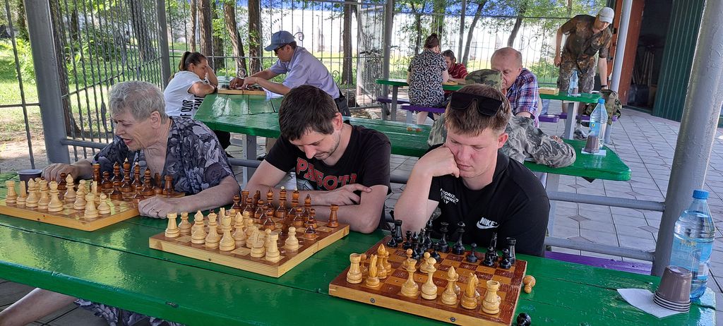 Незрячие шахматисты обдумывают свои дальнейшие ходы