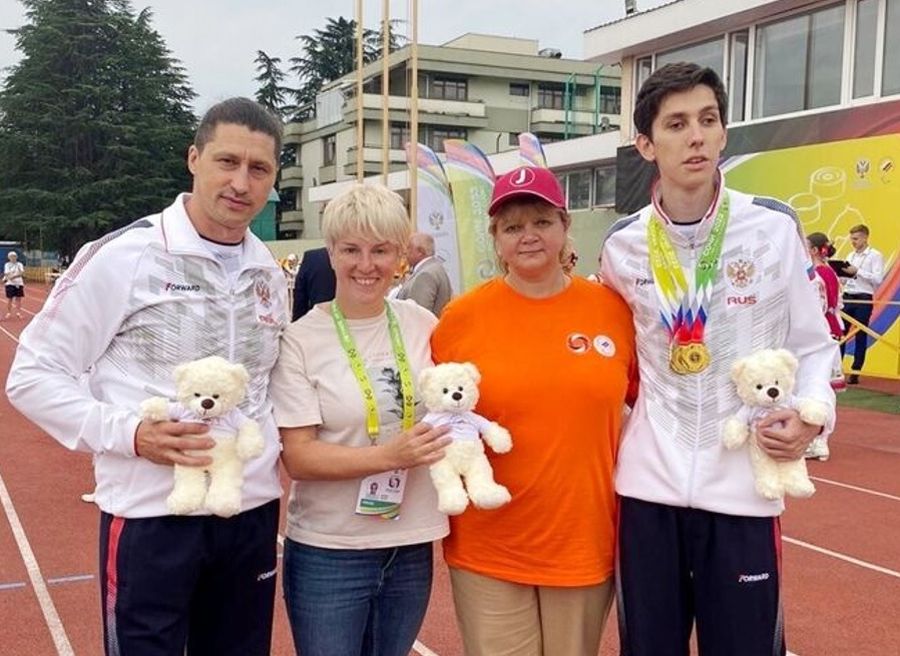 Паралимпийский чемпион Иван Смурков и его награды