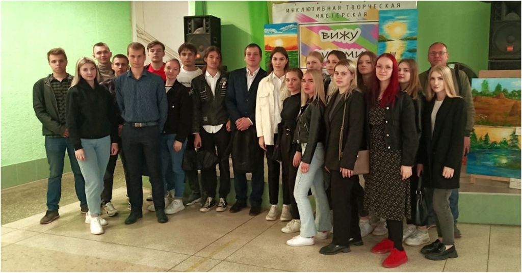 Общее групповое фото студентов в Пермском Доме культуры ВОС