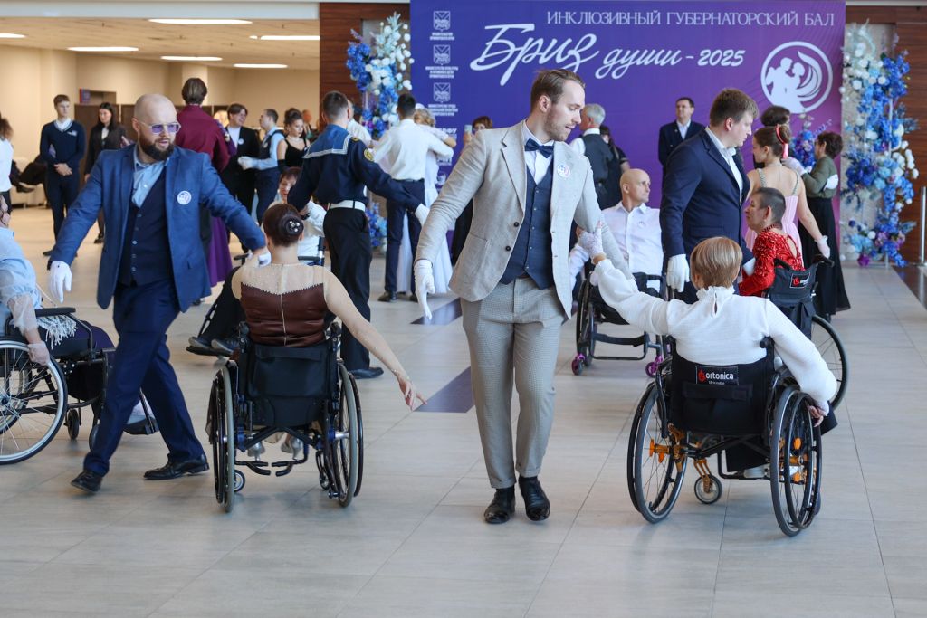 Танцоры в инвалидных колясках