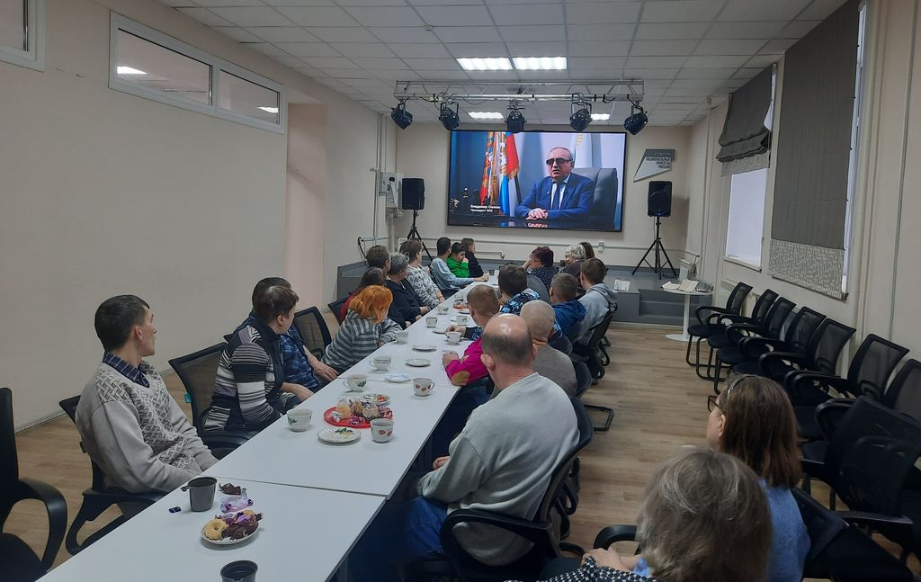 Фильм смотрят в Новоалтайске