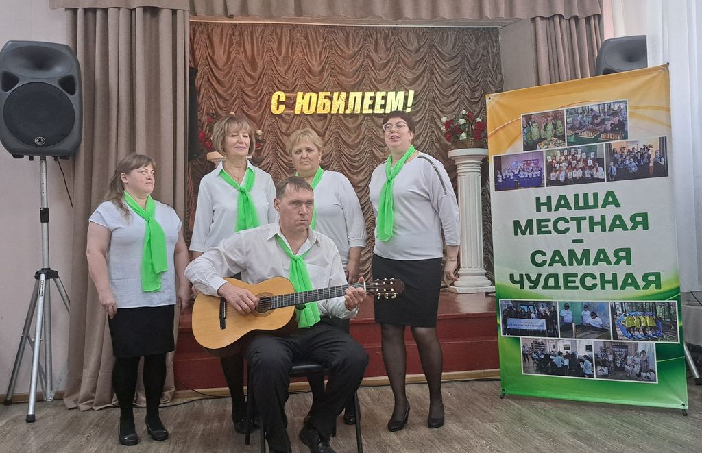 Выступает одна из команд