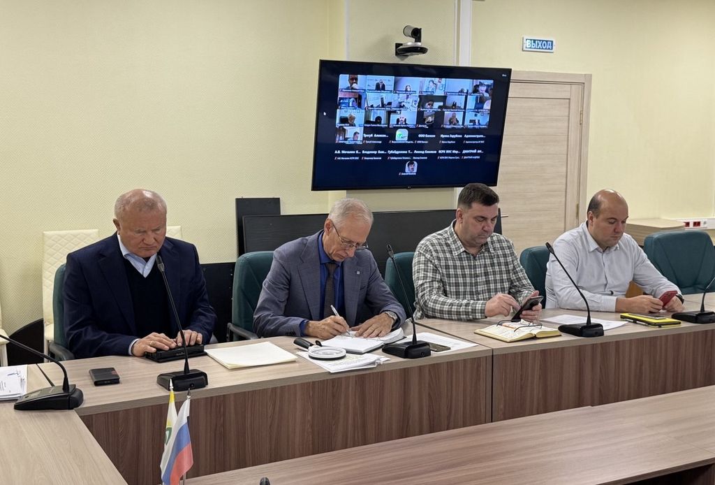 Сотрудники АУ ВОС слушают президента