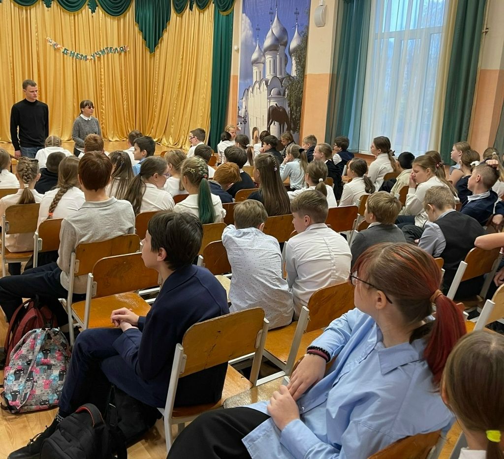 Встреча в актовом зале школы