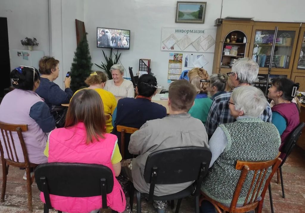 Фильм смотрят в Бийской МО ВОС