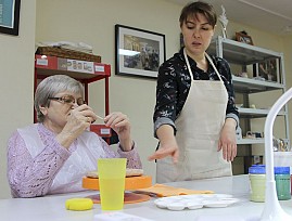 Ханты-Мансийская региональная организация ВОС реализует социально значимый проект «Радуга цвета: творческие занятия для слепых и слабовидящих людей»