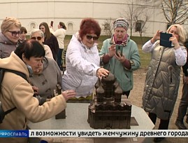 Члены Ярославской региональной организации ВОС смогли ознакомиться с тактильной моделью Успенского собора и Соборной звонницы в Ростове