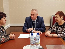 Председатель Свердловской региональной организации ВОС обсудила вопросы поддержки предприятий ВОС в ходе рабочей встречи с депутатами Законодательного собрания области