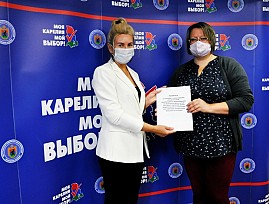 Центральная избирательная комиссия Республики Карелия передала в Карельскую региональную организацию ВОС памятки о порядке голосования для незрячих избирателей