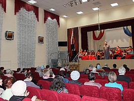 Инвалиды по зрению Белгородской региональной организации ВОС посетили праздничный концерт оркестра «Струны благовестия»