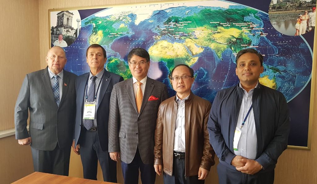 Совместное фото представителей ВОС и делегаций Китая и Индии
