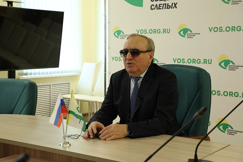 Президент ВОС В. В. Сипкин в зале для конференций Аппарата управления ВОС