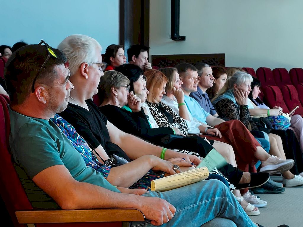 участники мероприятия в зале