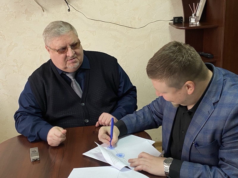 Председатель Брянской РО ВОС А. А. Сычев и начальник государственного казенного учреждения Брянской области «Государственное юридическое бюро Брянской области» А. С. Францев 