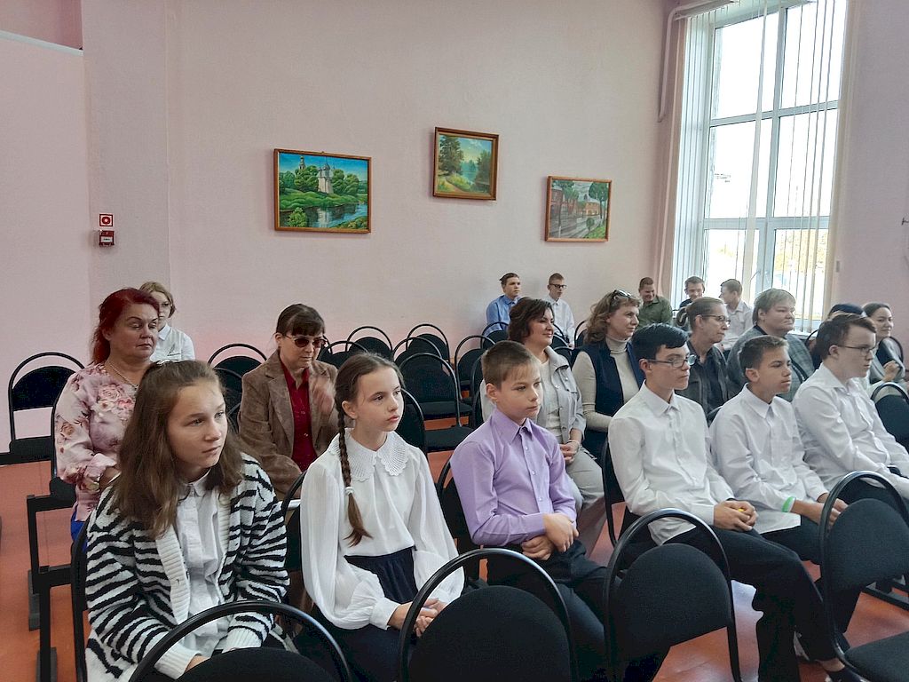 Участники встречи в школе