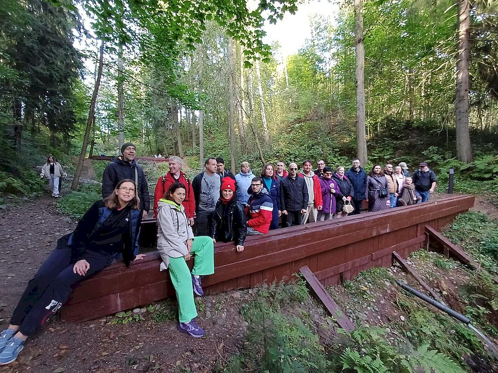 участники мероприятия на улице