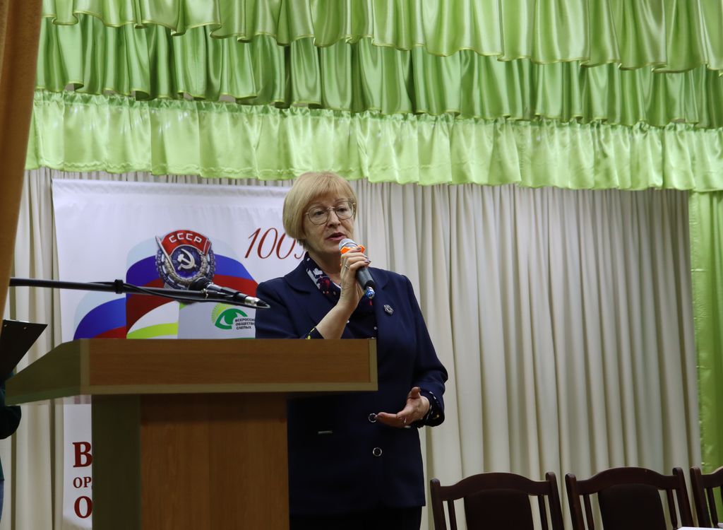 председатель Мордовской РО ВОС Марина Пуряева приветствует собравшихся