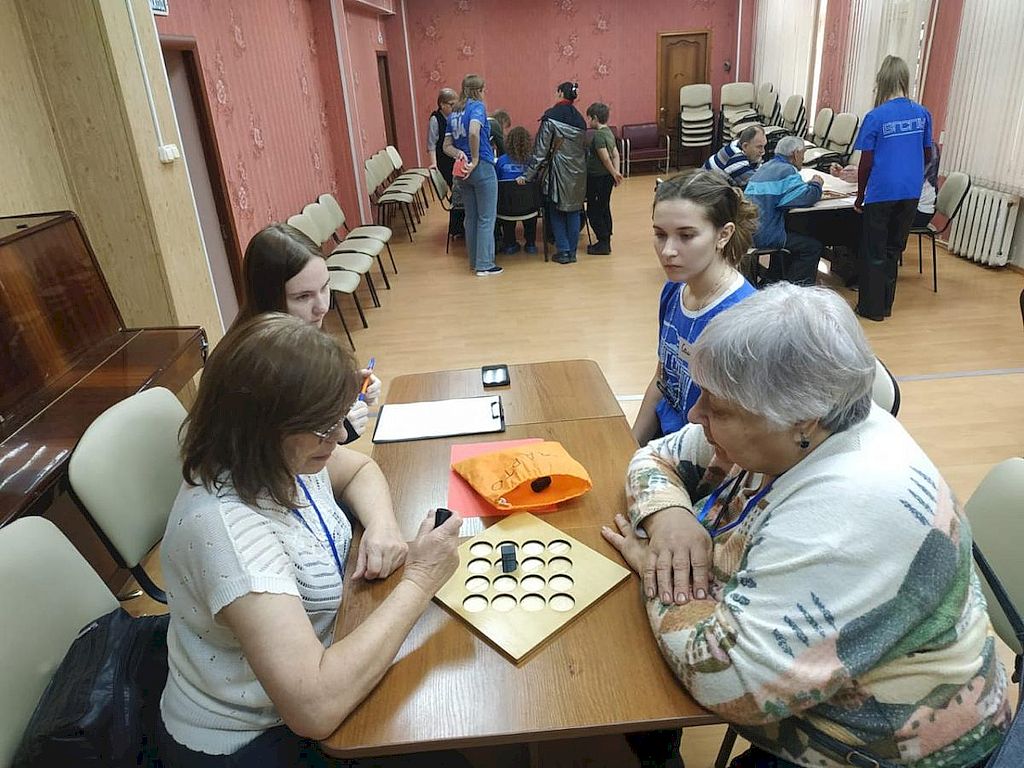 игроки за столом