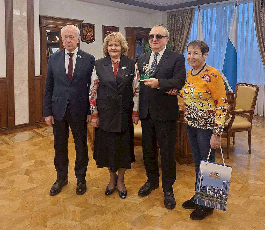 встреча президента Всероссийского общества слепых Владимира Сипкина, председателя Свердловской областной организации ВОС Мавзили Юдиной и председателя Законодательного собрания Свердловской области Людмилой Бабушкиной