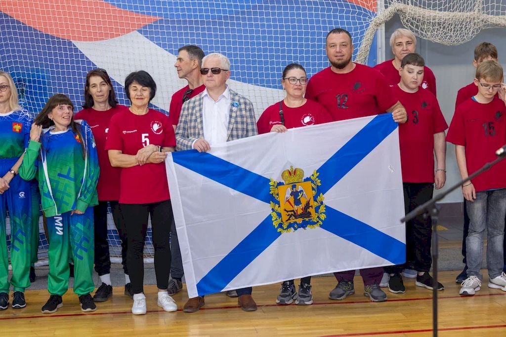 одна из команд с флагом своего региона