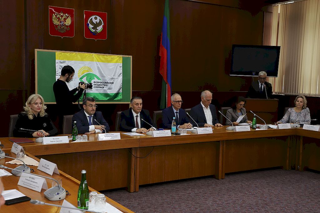 в президиуме вице президент ВОС Александр Коняев, сотрудники Аппарата управления ВОС и представители руководства Республики Дагестан