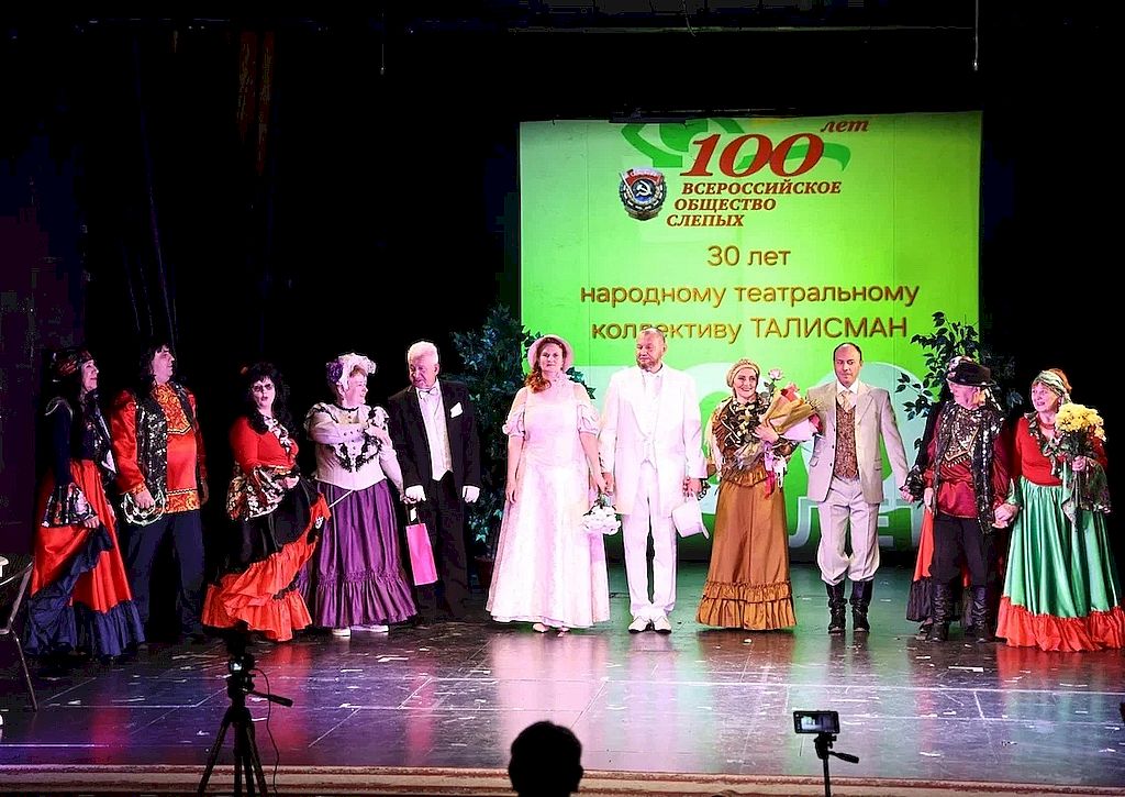 Финальный выход артистов спектакля